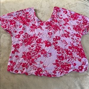 En creme Women’s floral top size Large